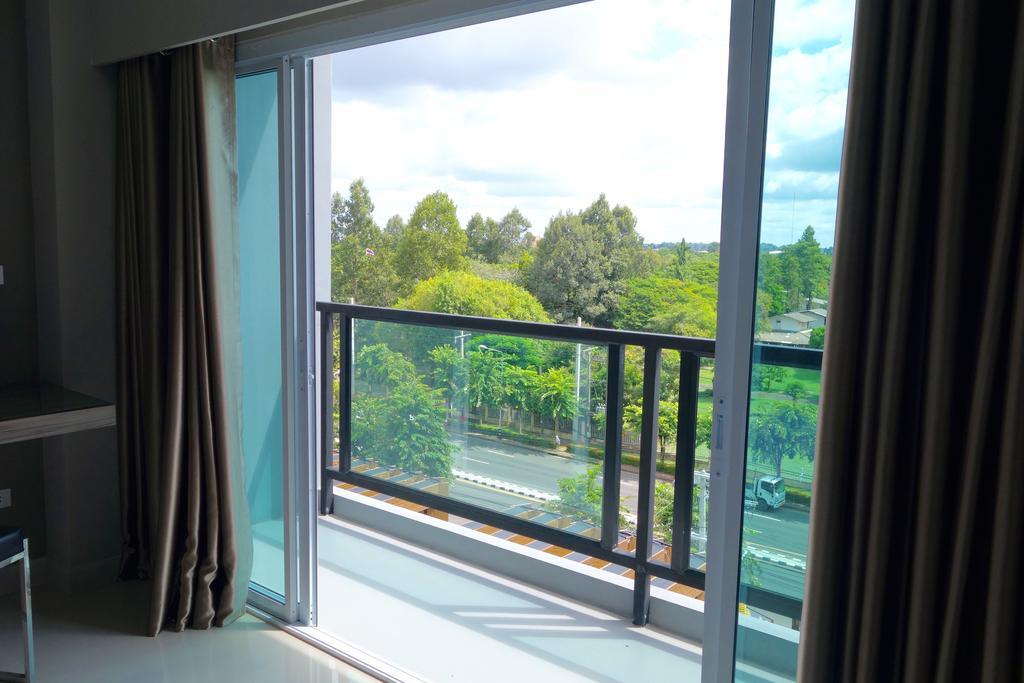V Hotel Ubon Ratchathani Bagian luar foto