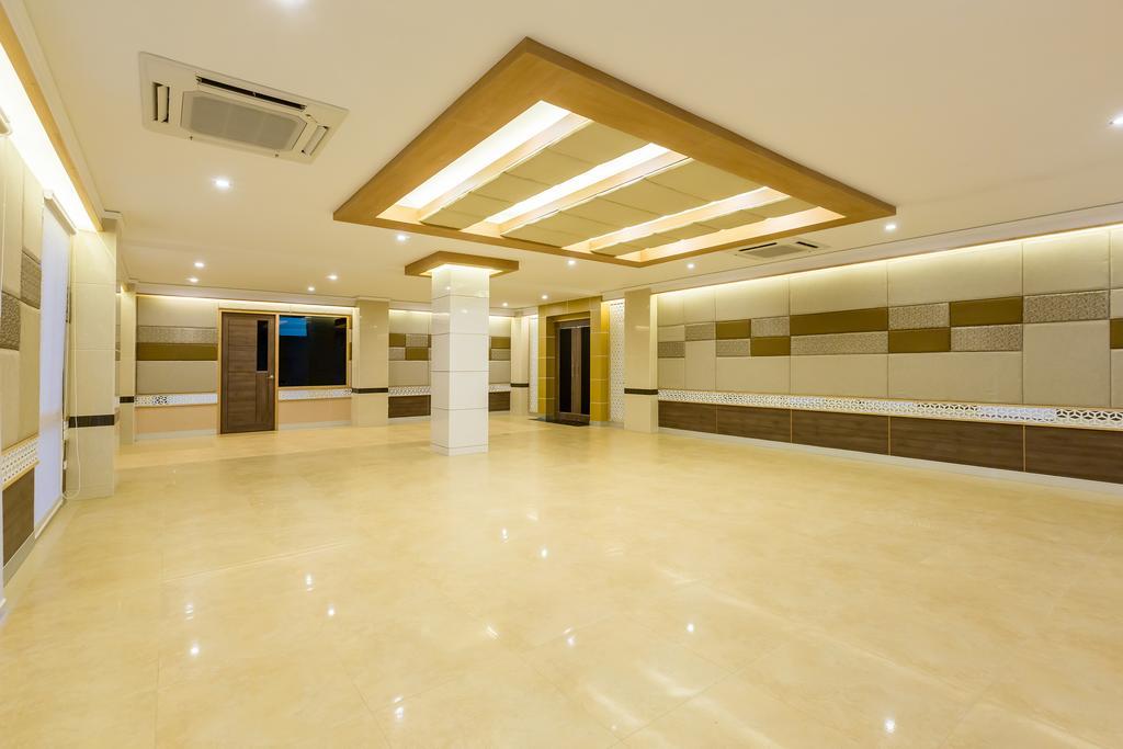 V Hotel Ubon Ratchathani Bagian luar foto