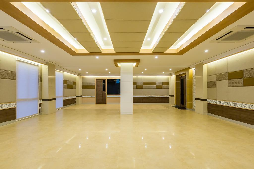 V Hotel Ubon Ratchathani Bagian luar foto