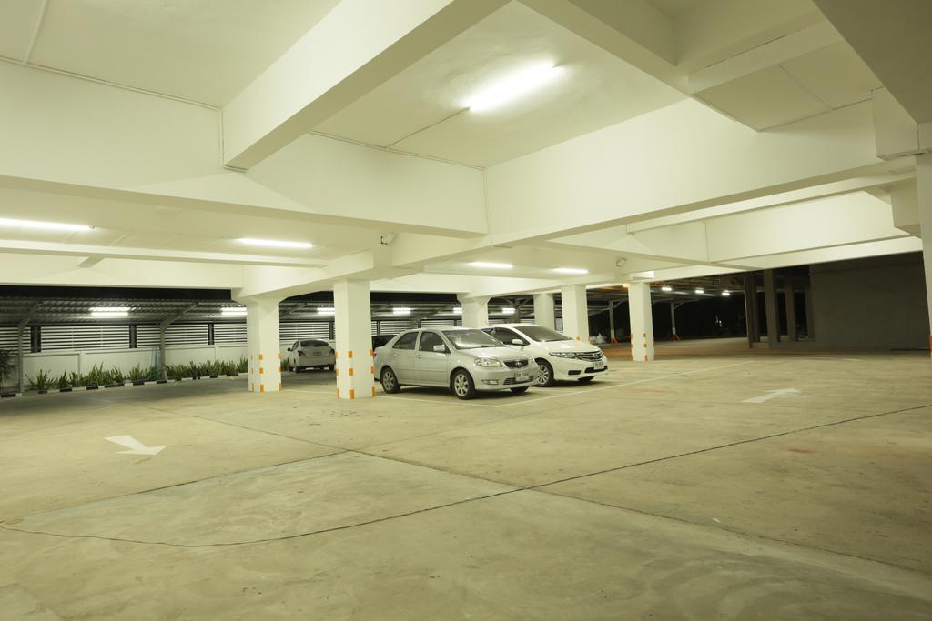 V Hotel Ubon Ratchathani Bagian luar foto