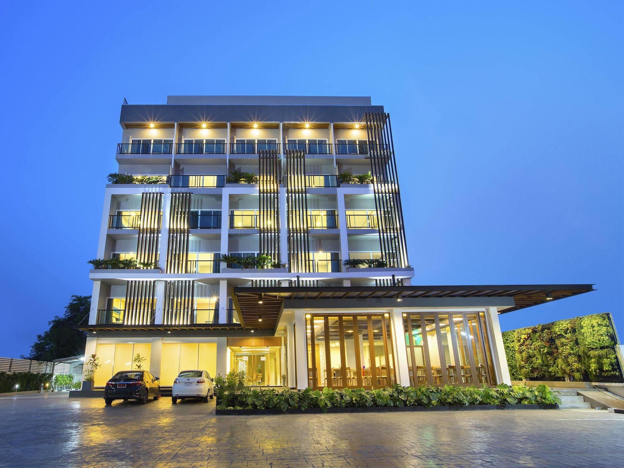 V Hotel Ubon Ratchathani Bagian luar foto
