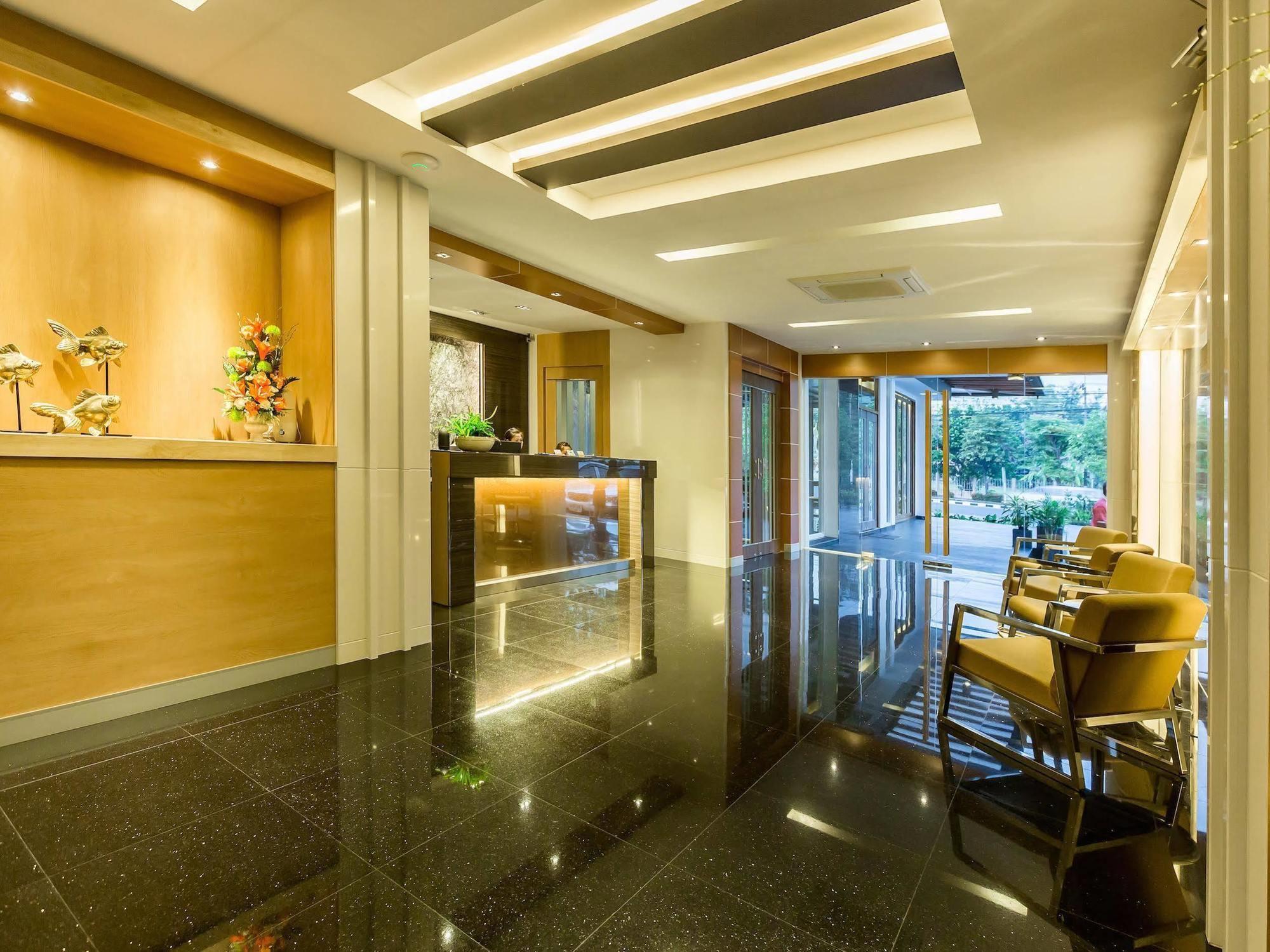 V Hotel Ubon Ratchathani Bagian luar foto