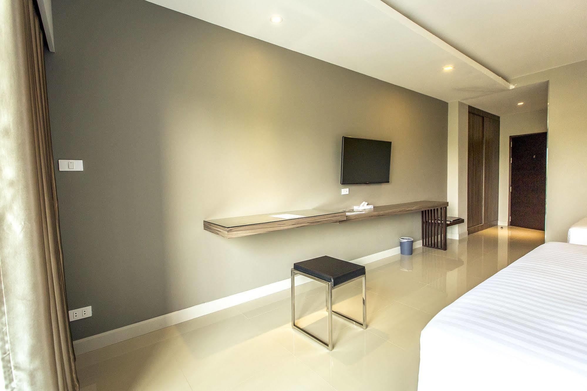 V Hotel Ubon Ratchathani Bagian luar foto