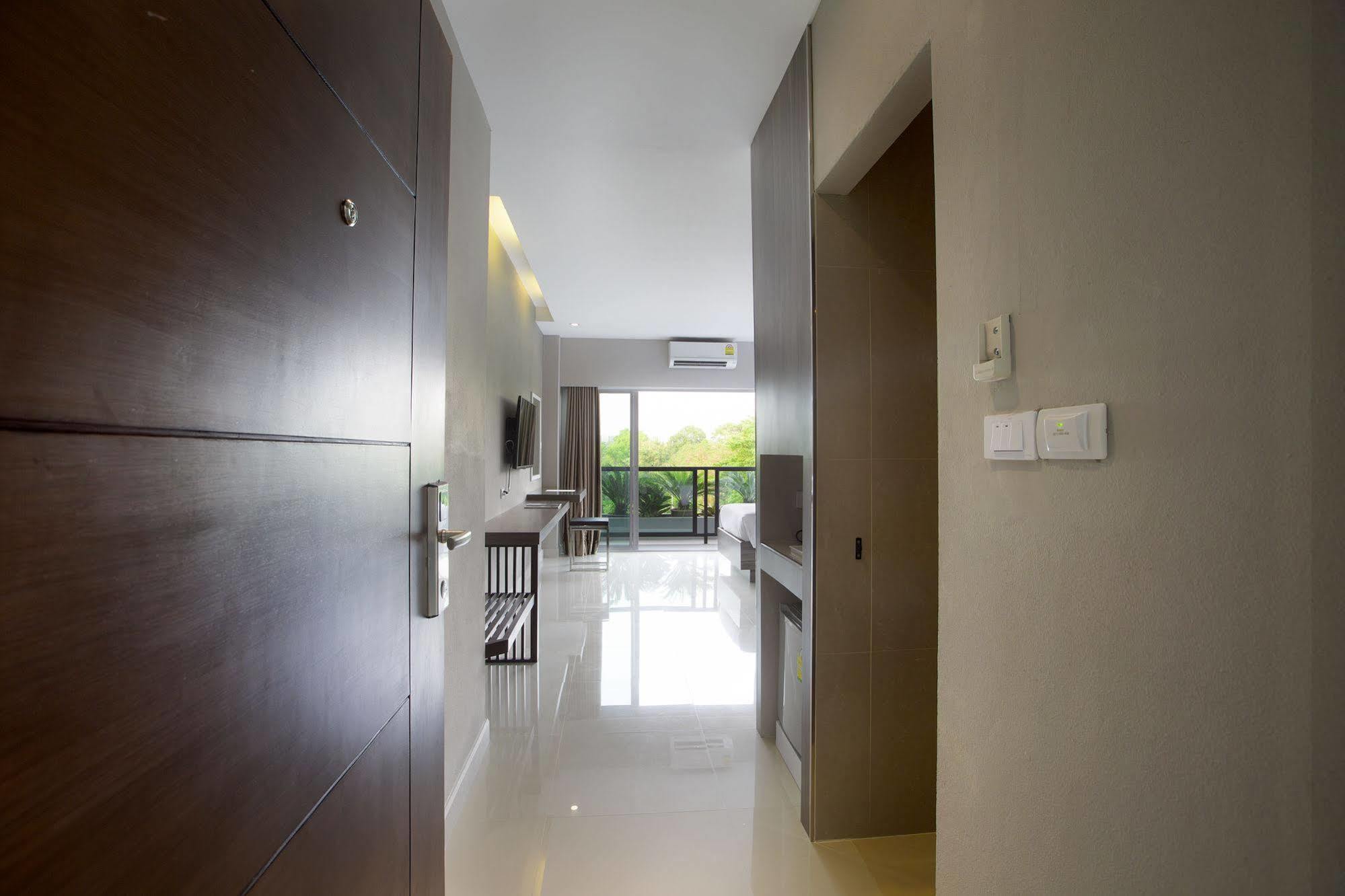 V Hotel Ubon Ratchathani Bagian luar foto