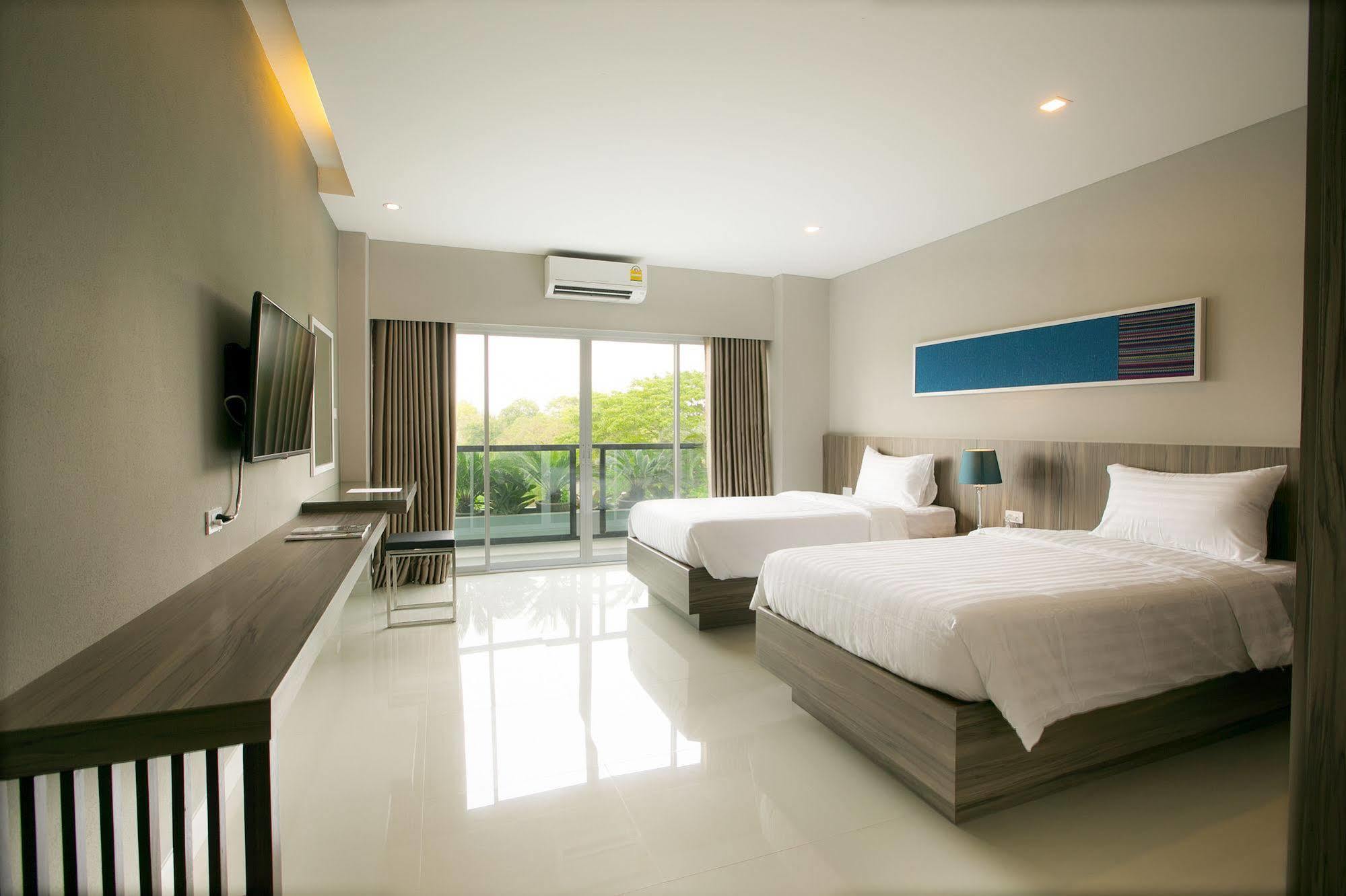 V Hotel Ubon Ratchathani Bagian luar foto