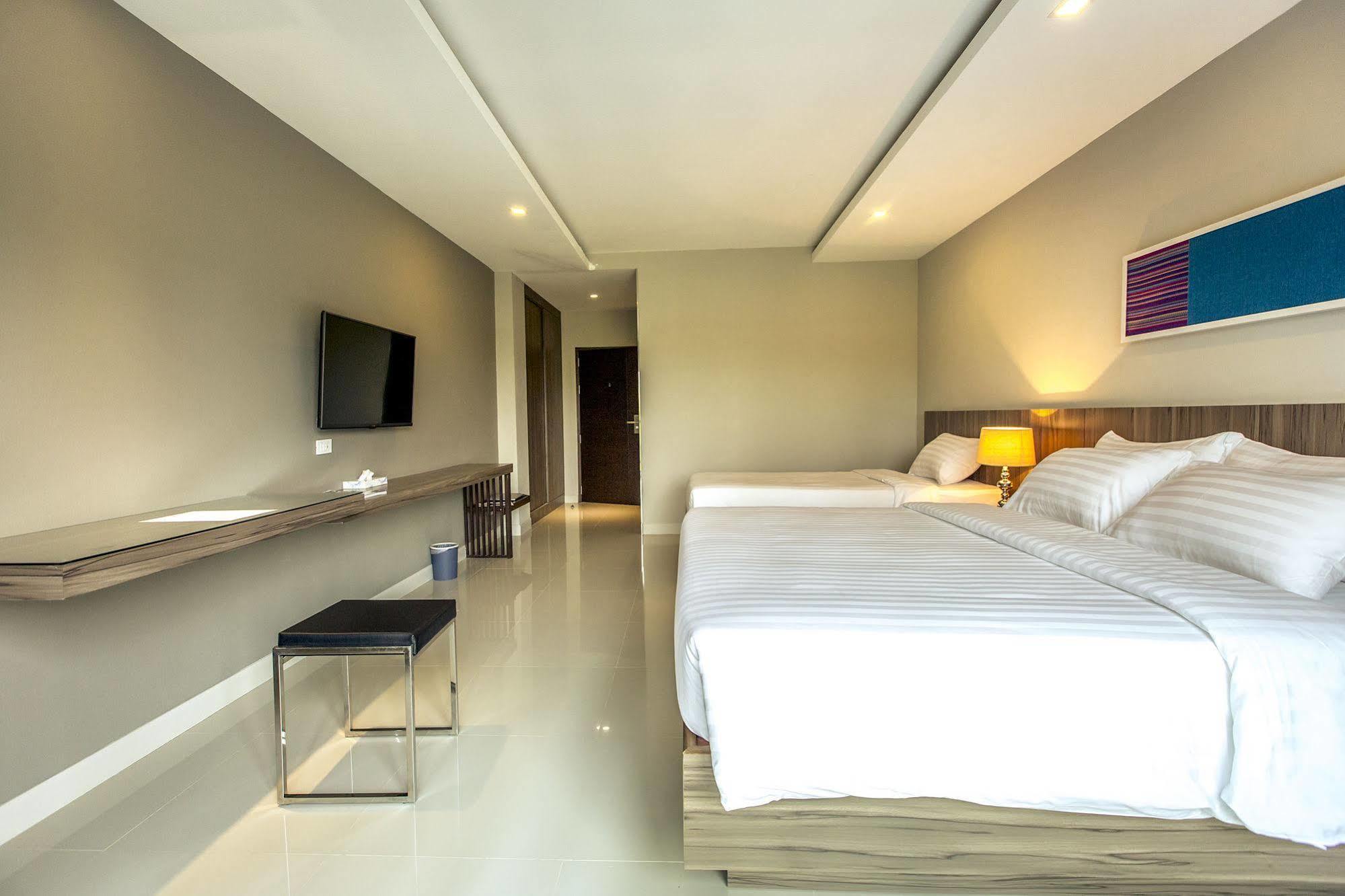 V Hotel Ubon Ratchathani Bagian luar foto