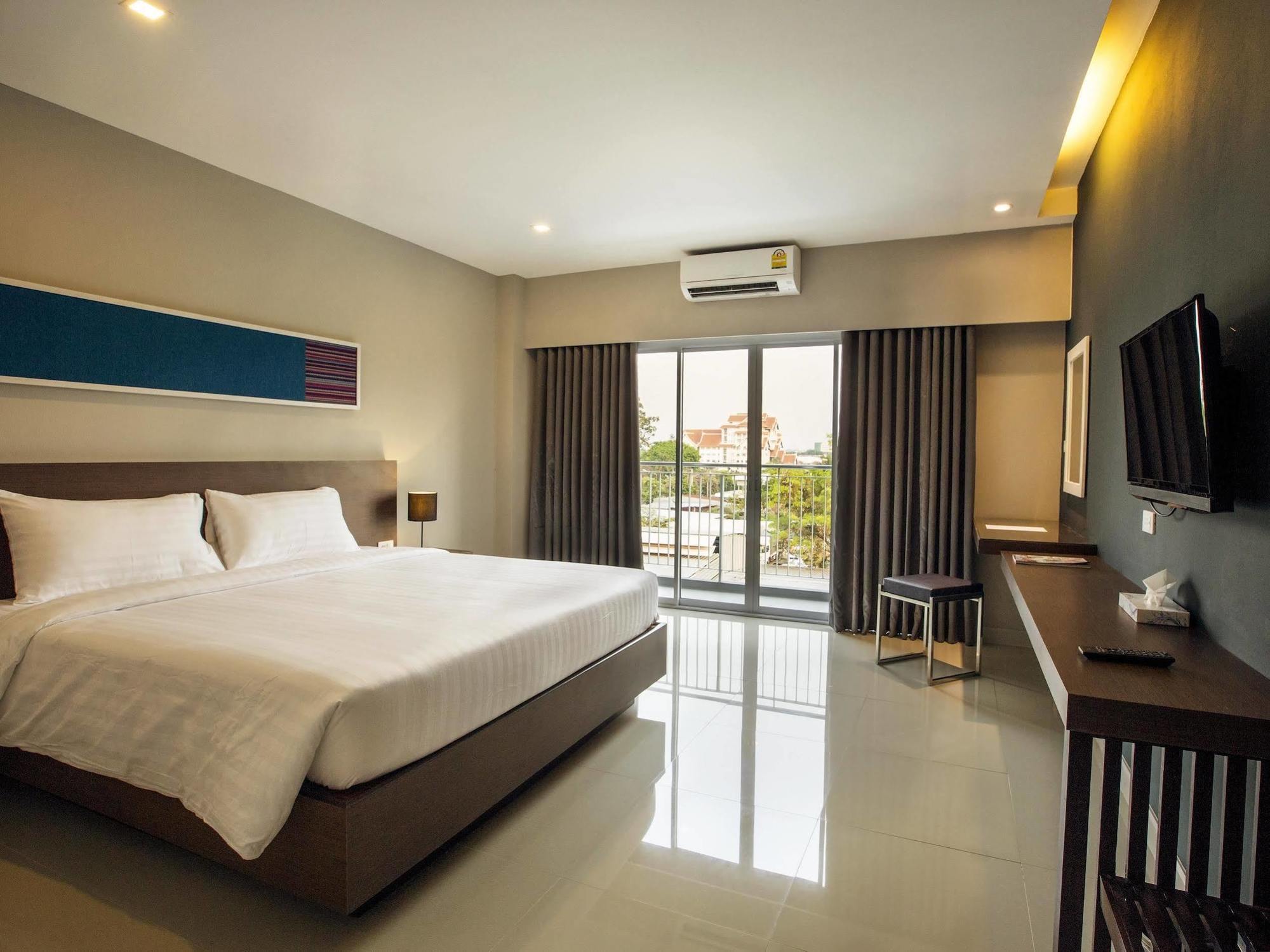V Hotel Ubon Ratchathani Bagian luar foto