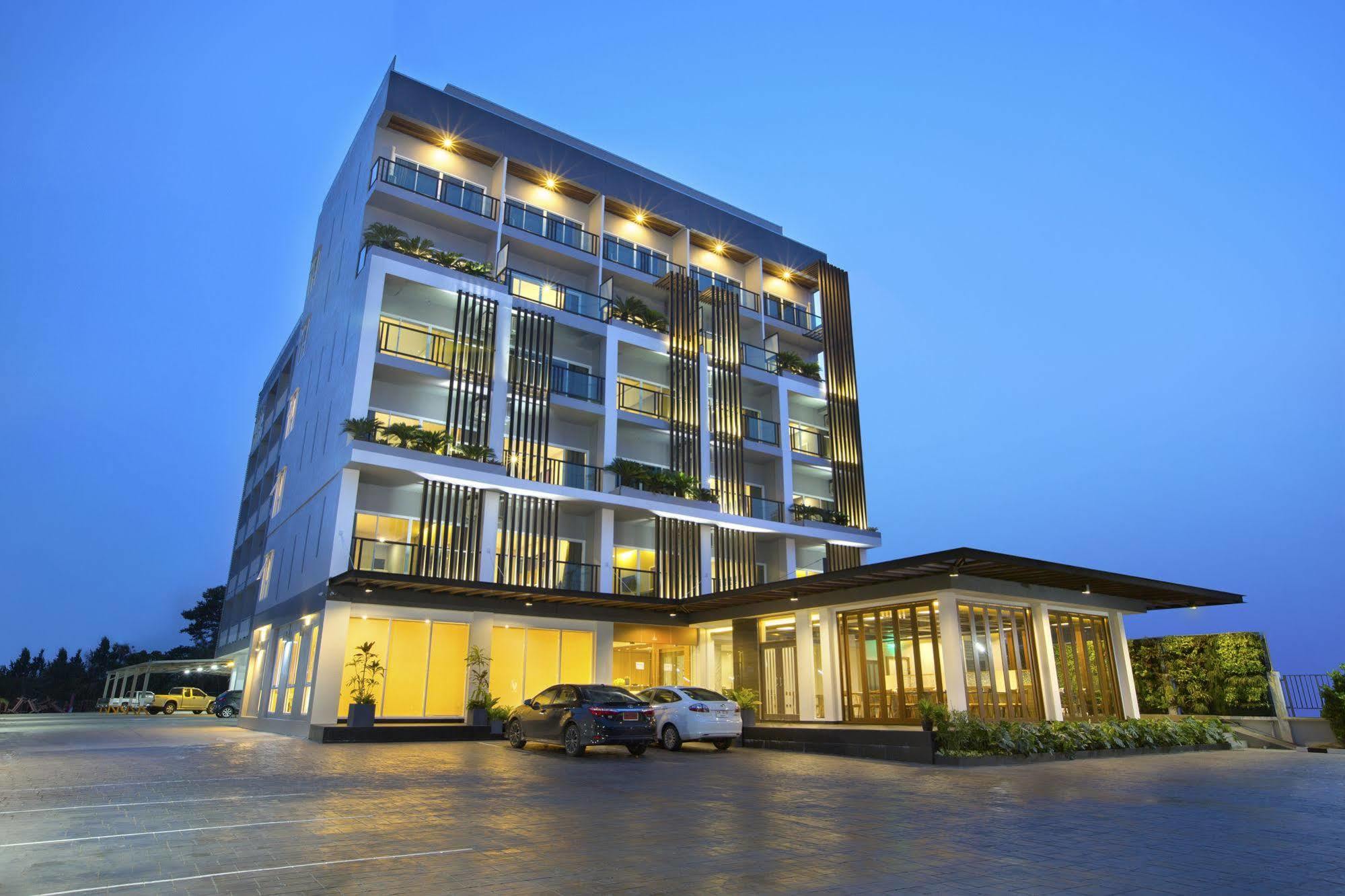 V Hotel Ubon Ratchathani Bagian luar foto