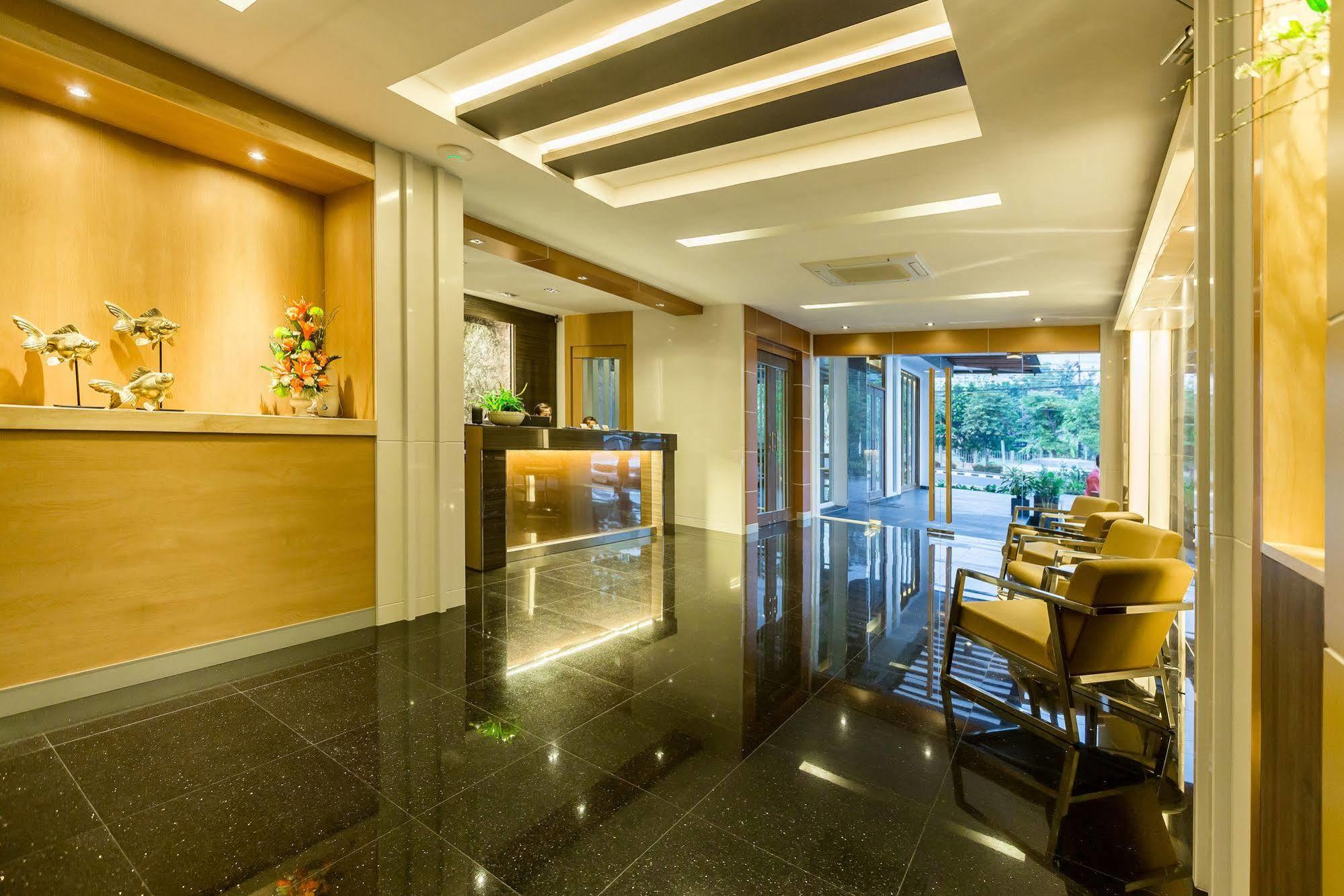 V Hotel Ubon Ratchathani Bagian luar foto