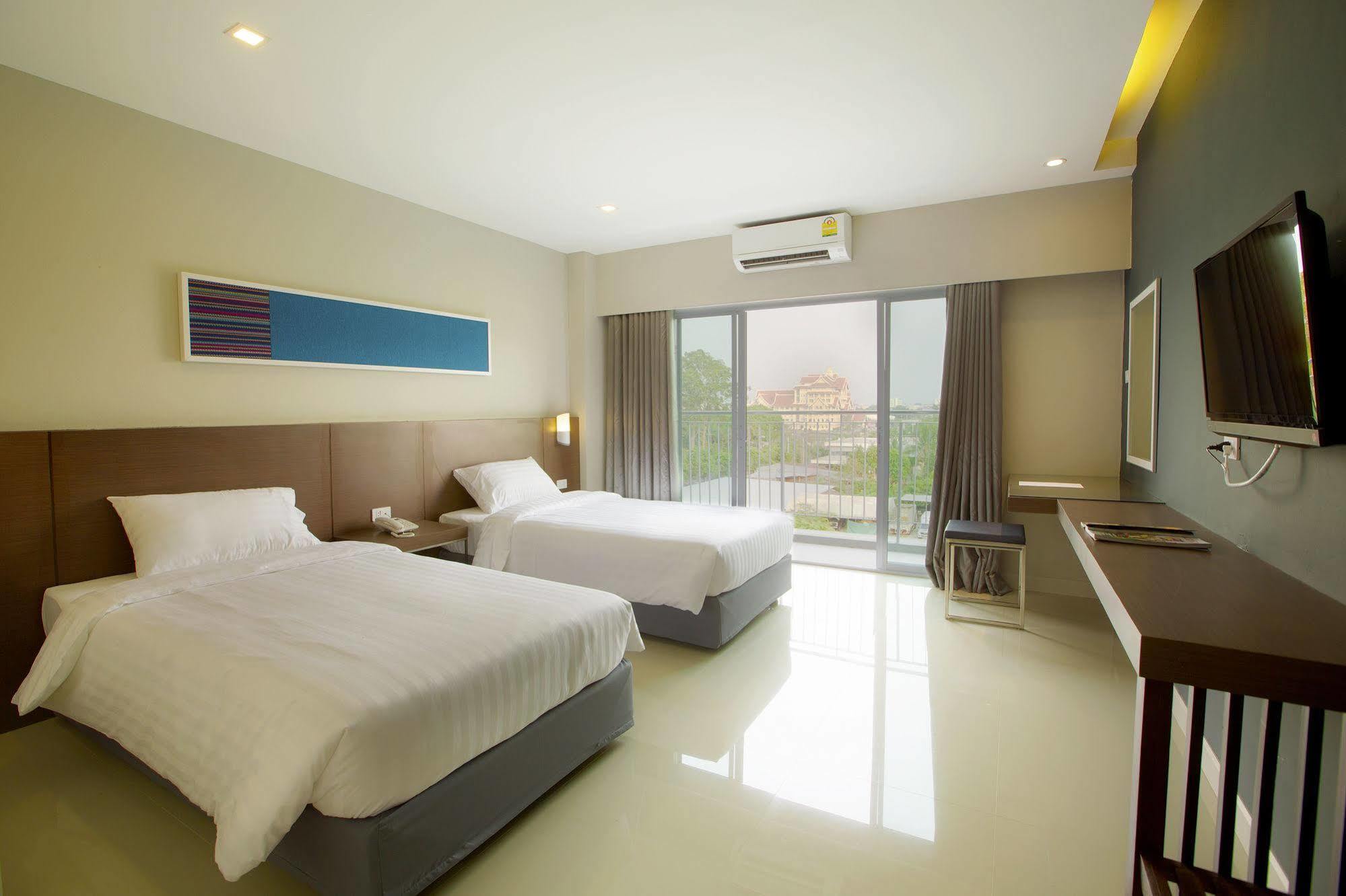 V Hotel Ubon Ratchathani Bagian luar foto