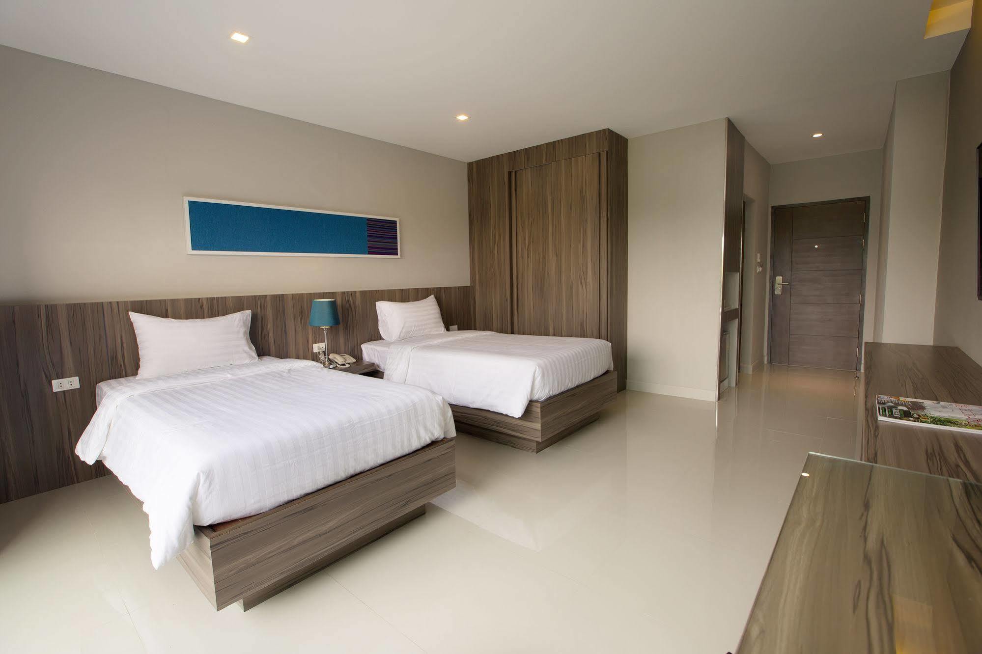V Hotel Ubon Ratchathani Bagian luar foto