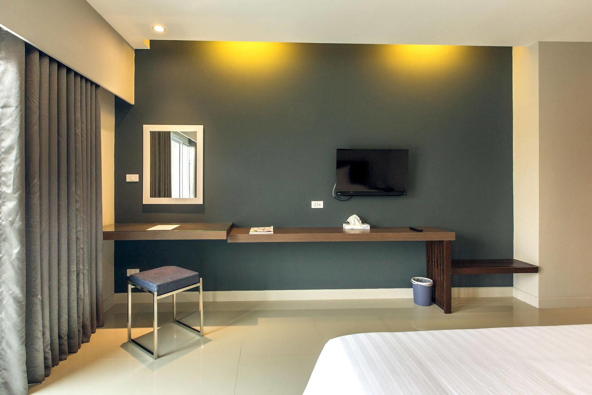 V Hotel Ubon Ratchathani Bagian luar foto