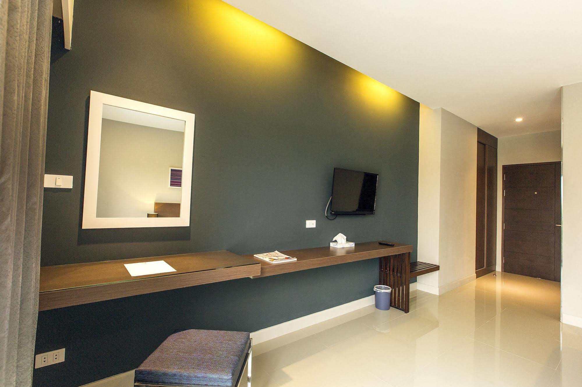 V Hotel Ubon Ratchathani Bagian luar foto