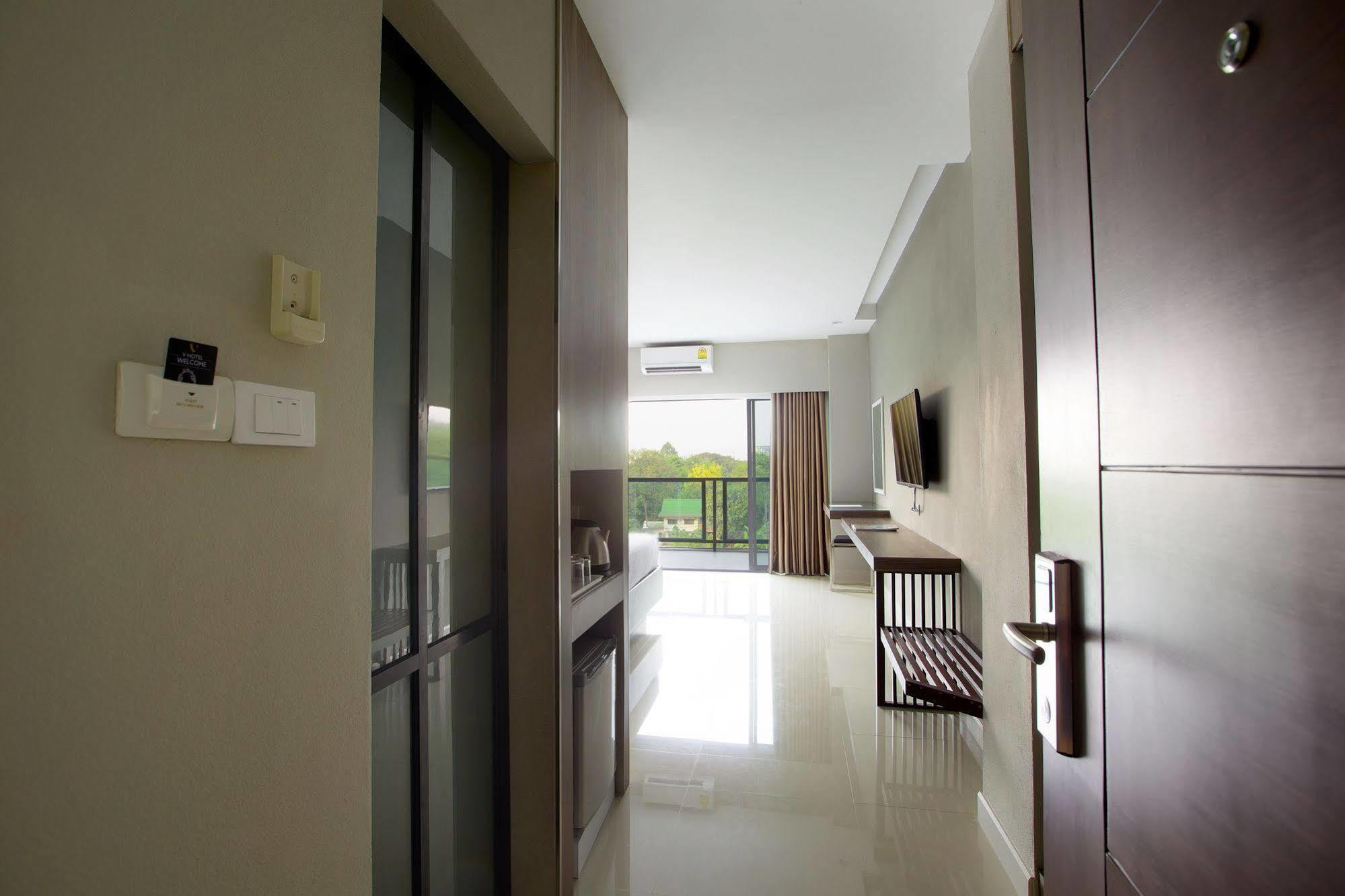 V Hotel Ubon Ratchathani Bagian luar foto