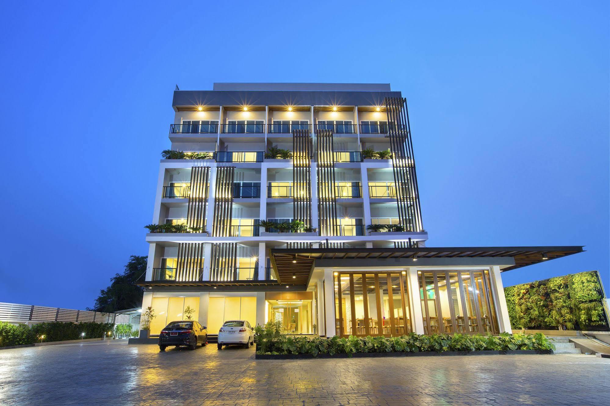 V Hotel Ubon Ratchathani Bagian luar foto