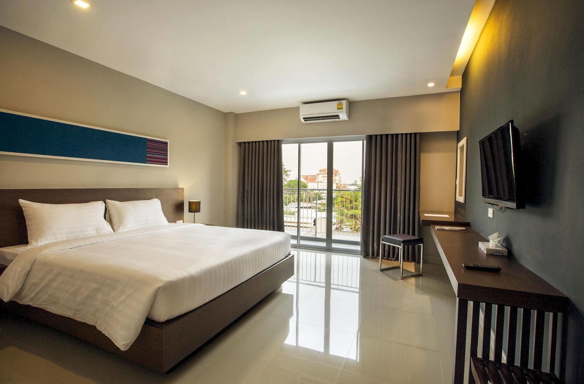 V Hotel Ubon Ratchathani Bagian luar foto